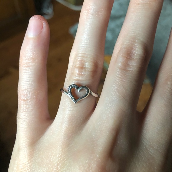 Real Diamond Heart-Shaped Silver Ring - Picture 3 of 5